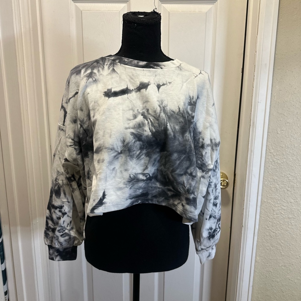 Storia Black and Gray Tie-Dye Sweatshirt